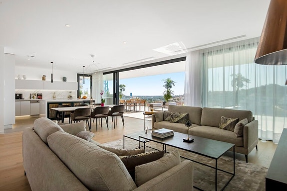 En megler med gode referanser - SPANIA1.no