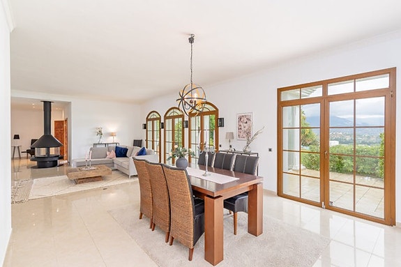 En megler med gode referanser - SPANIA1.no