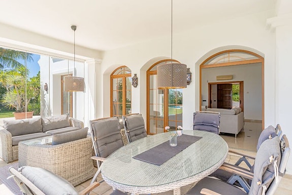 En megler med gode referanser - SPANIA1.no