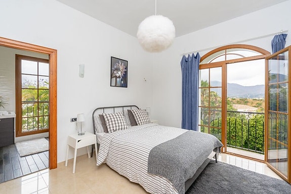 En megler med gode referanser - SPANIA1.no