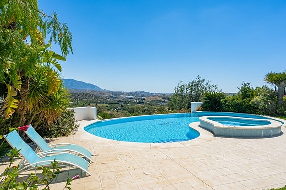 En megler med gode referanser - SPANIA1.no