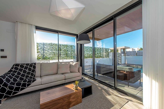 En megler med gode referanser -  SPANIA1.no