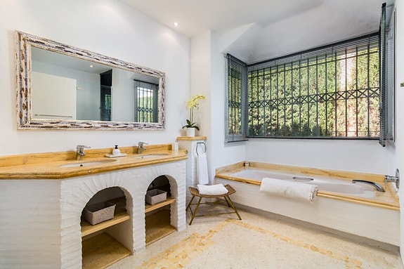 En megler med gode referanser - SPANIA1.no