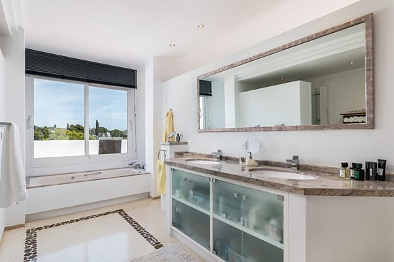 En megler med gode referanser - SPANIA1.no