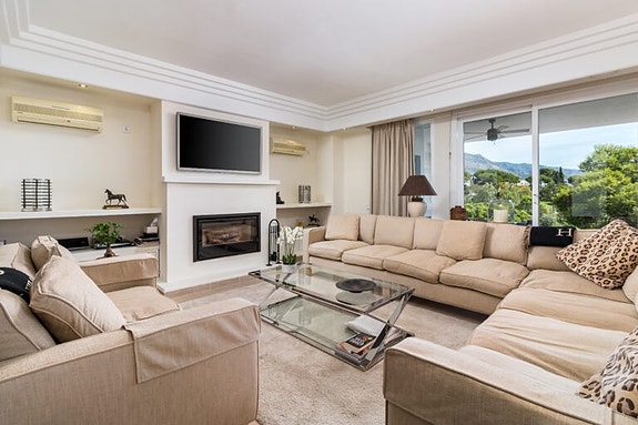 En megler med gode referanser - SPANIA1.no