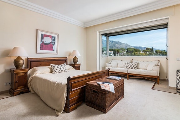 En megler med gode referanser - SPANIA1.no