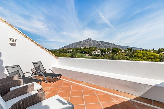 En megler med gode referanser - SPANIA1.no