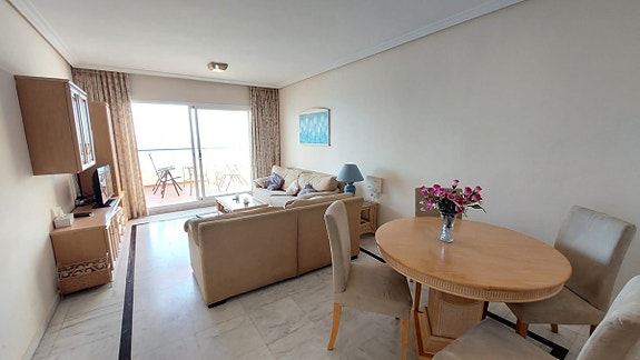 En megler med gode referanser - SPANIA1.no