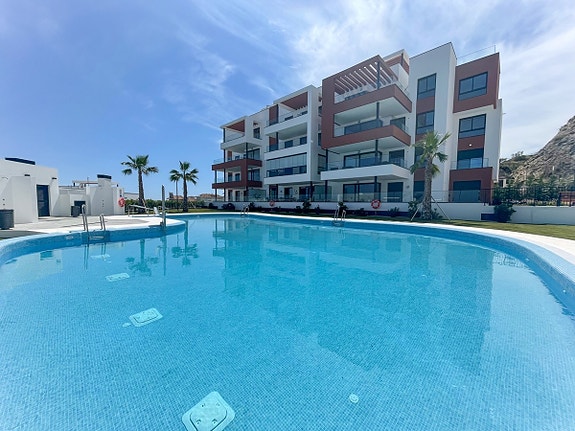 En megler med gode referanser -  SPANIA1.no