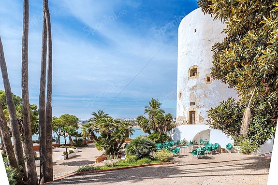 En megler med gode referanser - SPANIA1.no