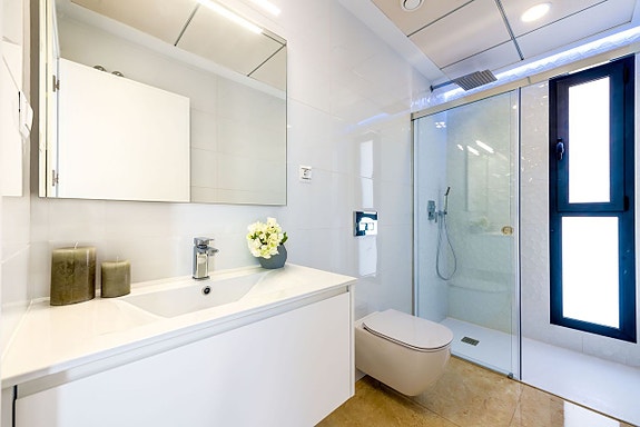 En megler med gode referanser - SPANIA1.no