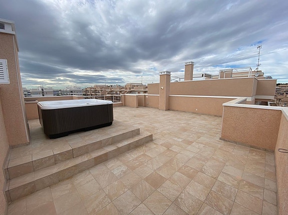 En megler med gode referanser - SPANIA1.no