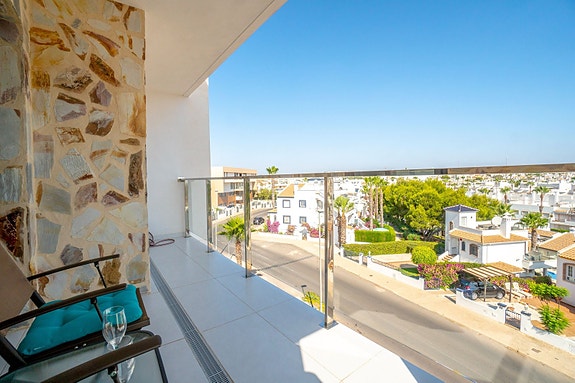 En megler med gode referanser - SPANIA1.no