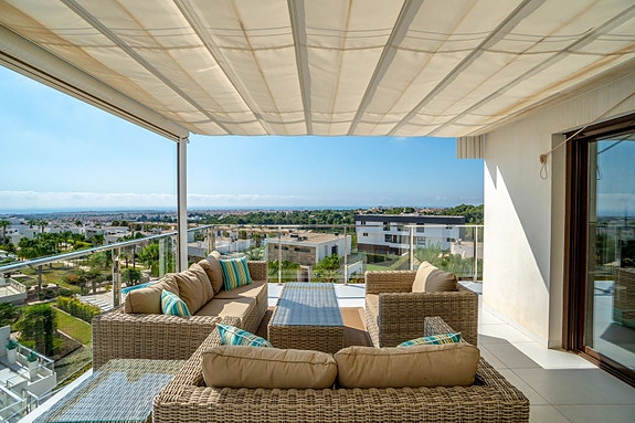 En megler med gode referanser - SPANIA1.no