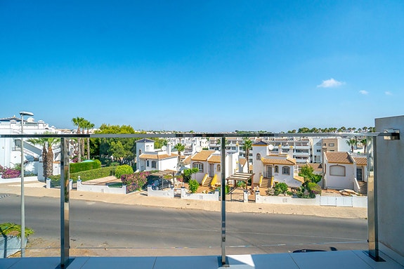 En megler med gode referanser - SPANIA1.no