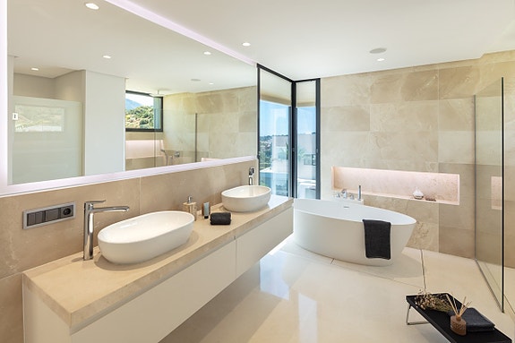 En megler med gode referanser - SPANIA1.no