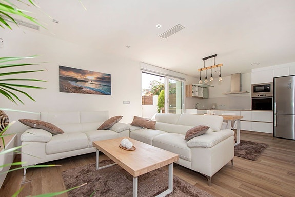 En megler med gode referanser - SPANIA1.nov