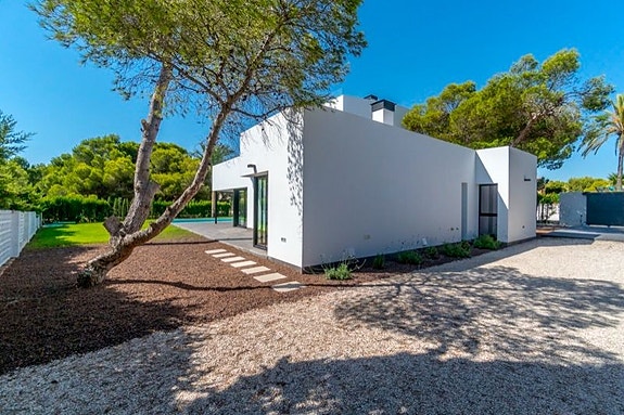 Bruk en megler med gode referanser - se SPANIA1.no