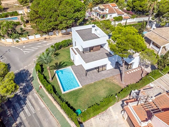 Bruk en megler med gode referanser - se SPANIA1.no