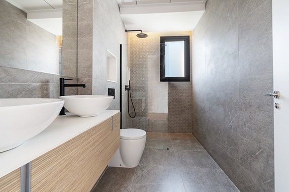 Bruk en megler med gode referanser - se SPANIA1.no