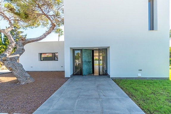 Bruk en megler med gode referanser - se SPANIA1.no