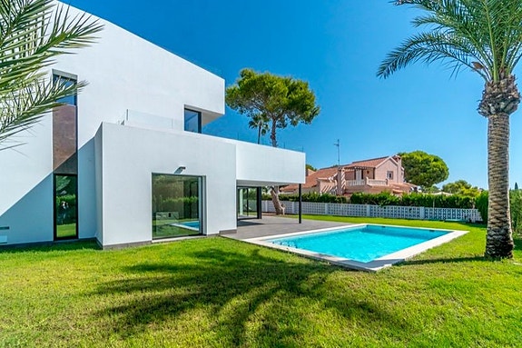 Bruk en megler med gode referanser - se SPANIA1.no