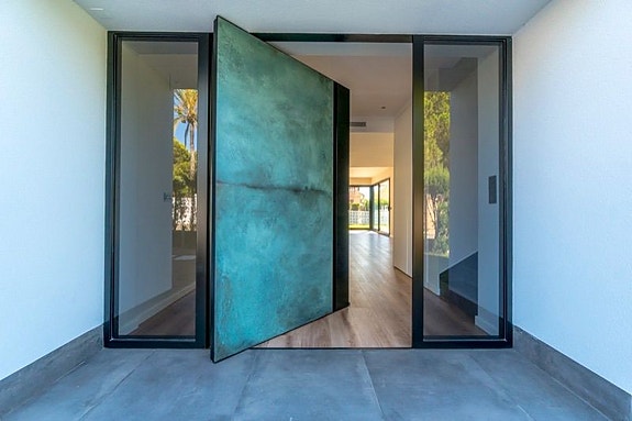 Bruk en megler med gode referanser - se SPANIA1.no