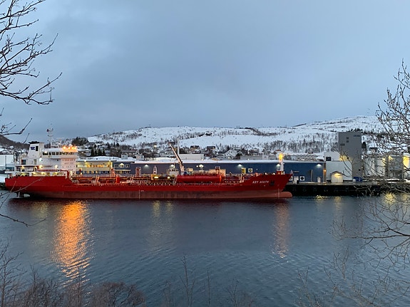 Mottak av rå fiskeolje for prosessering til høykonsentrert omega-3