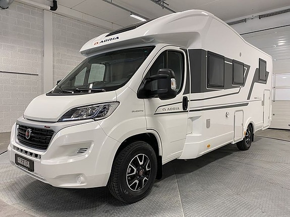 Adria Matrix 670 SC 2 of 13