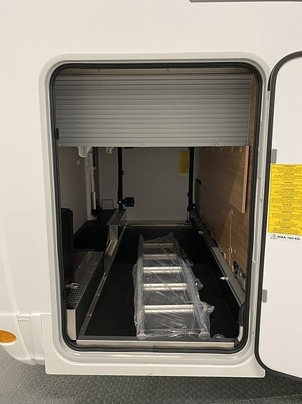 Adria Matrix 670 SC 3 of 13