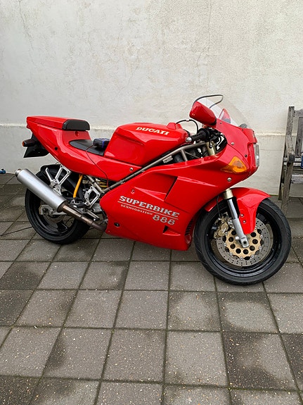 Ducati 888 Strada 4 of 8