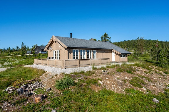 Eiendomsmegler Lars Martin ønsker velkommen til flott hytte på Veggli!