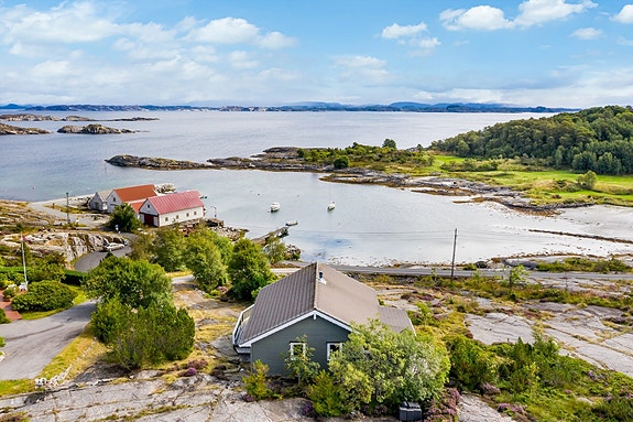 Eiendomsmegler Thomas T. Waardal presenterer; Sælsvegen 174.