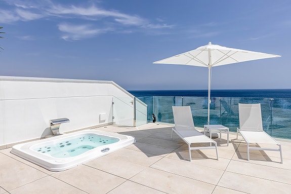 En megler med gode referanser - SPANIA1.no