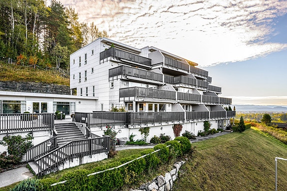 Velkommen til Brattreinflata 4 A. En 3-roms selveier terrasseleilighet i 1.etasje med umiddelbar nærhet til Bymarka.