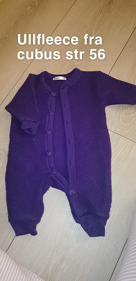 Tykk, myk og god ullfleece dress. Litt nupper.