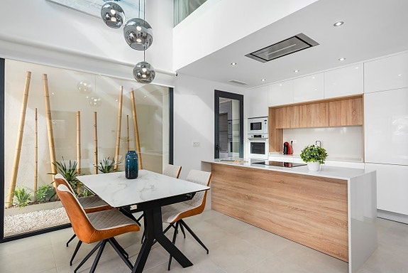 En megler med gode referanser - SPANIA1.no