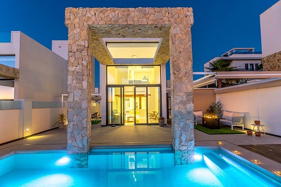 En megler med gode referanser - SPANIA1.no