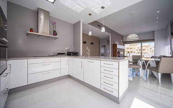 En megler med gode referanser - SPANIA1.no