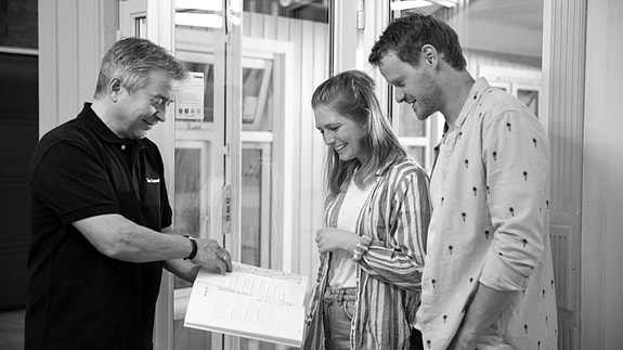 Veiledning av kunder i utstillingene