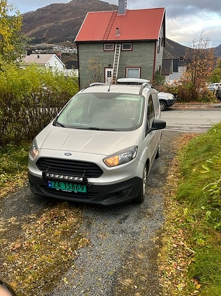 Ford Transit Courier 2 of 5