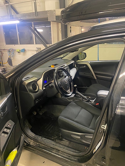 Toyota RAV4 12 of 30