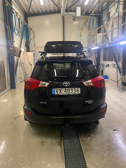 Toyota RAV4 4 of 30