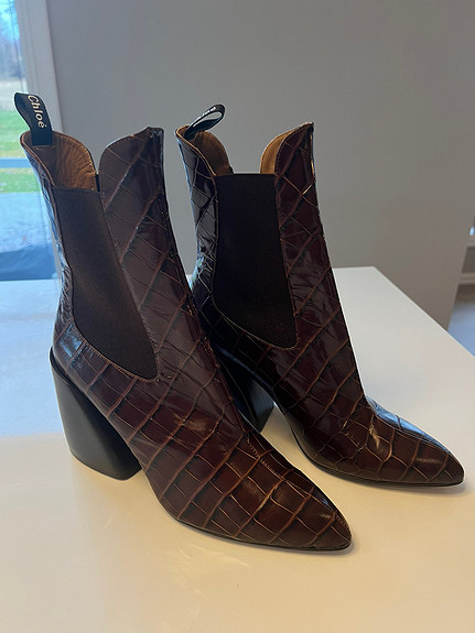 Chloe wave chelsea boot sale