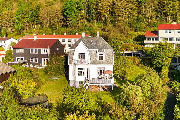 Velkommen til "Villa Sollien". En praktvilla fra 1914 med mye sjel og historie.