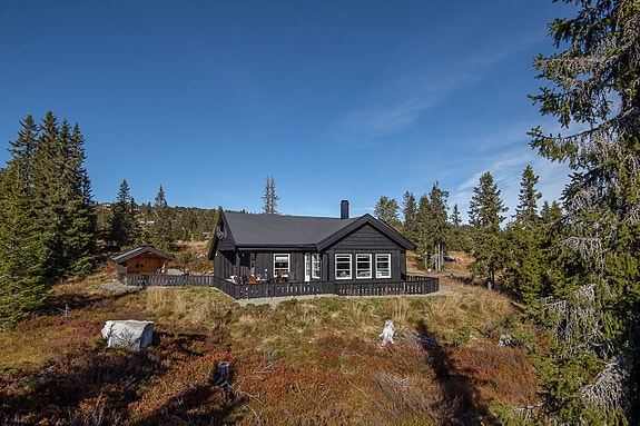 Velkommen til denne trivelige hytta i Revbekkvegen på Sjusjøen.