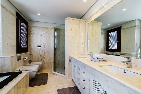 En megler med gode referanser - SPANIA1.no