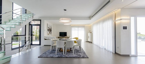 Bruk en megler med gode referanser - se SPANIA1.no