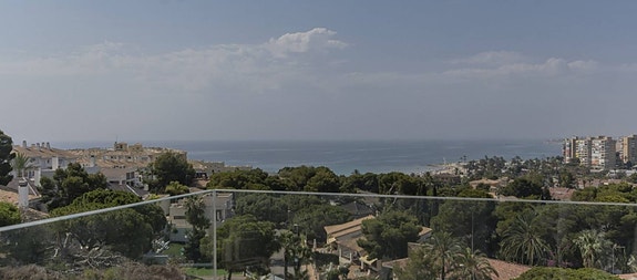 Bruk en megler med gode referanser - se SPANIA1.no