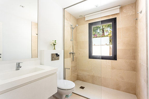 En megler med gode referanser - SPANIA1.no